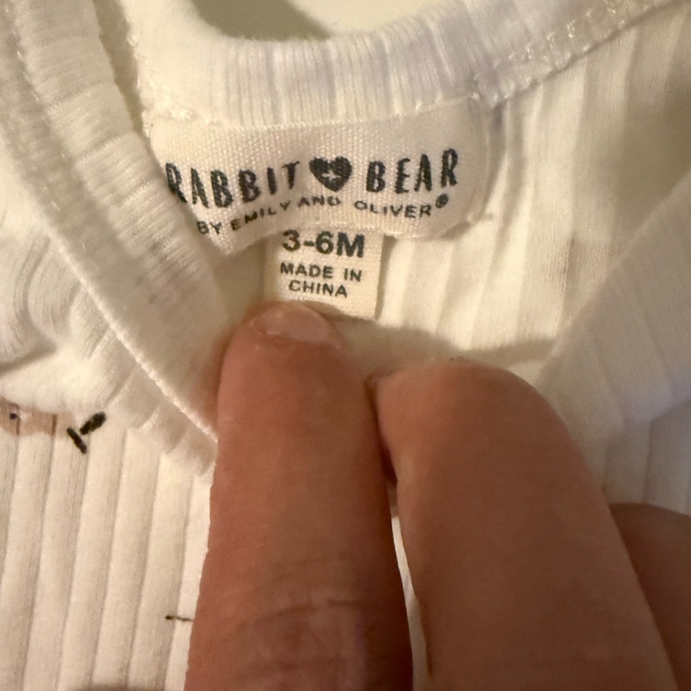 Great Condition! Set of 4 Long Sleeve Baby Onesies, 3-6 Months - Picture 9 of 9